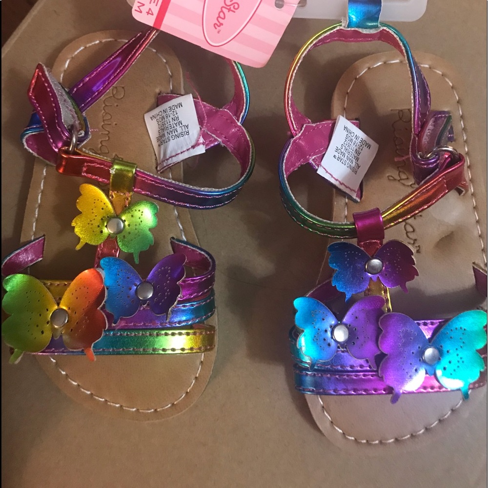 NWT Rising Star Sandals Size 4